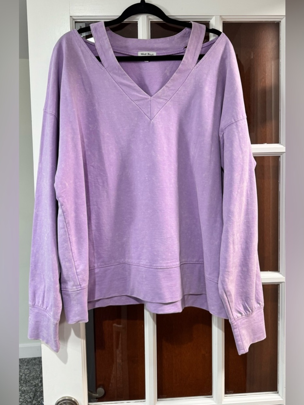 EUC WHITE BIRCH Lilac V-Neck Cutout Pullover Sweatshirt